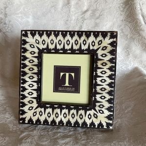 TWO COMPANY 4x4” Photo frame. Beautiful brown and cream photo frame